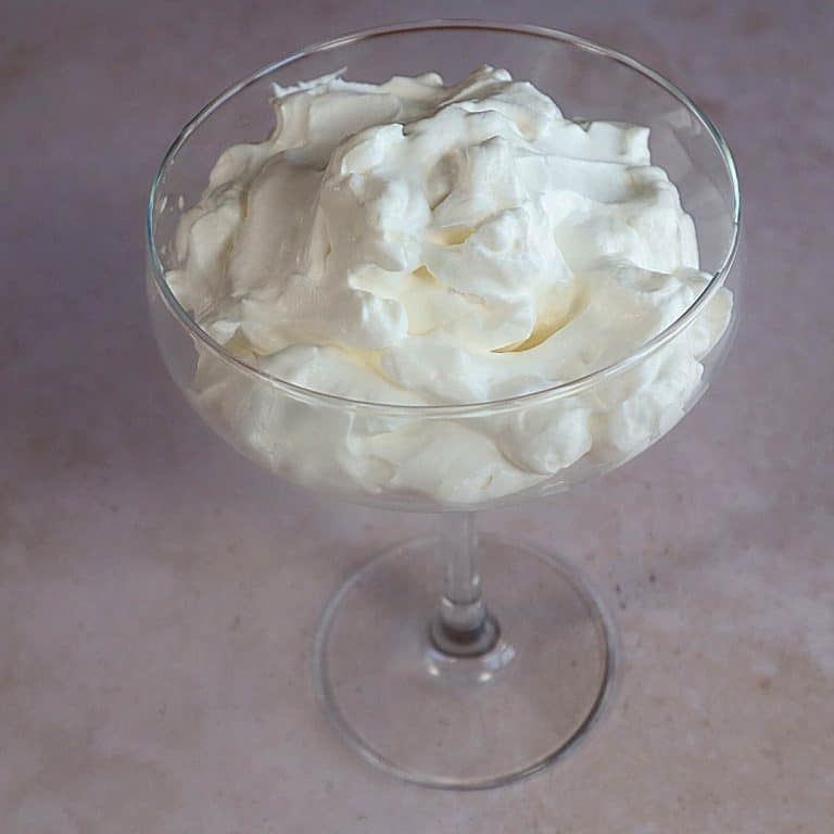 how to make whipped cream with sour cream