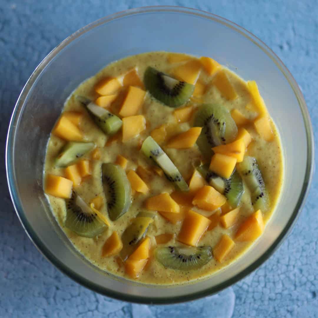 Postre bajo en carbohidratos de kiwi y mango