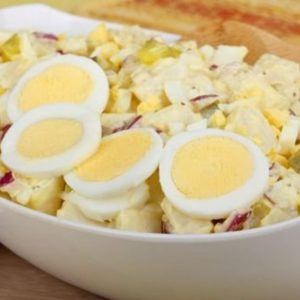 Kartoffelsalat mit einem Ei (1 Stück)