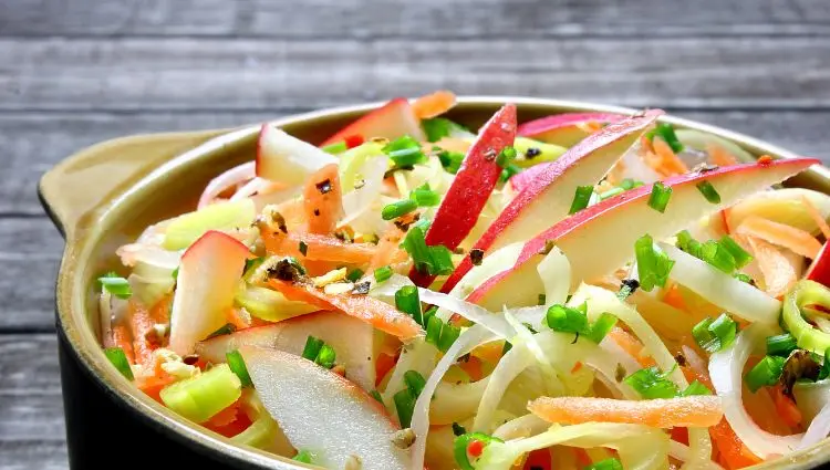 la recette Salade de pommes à l'ail