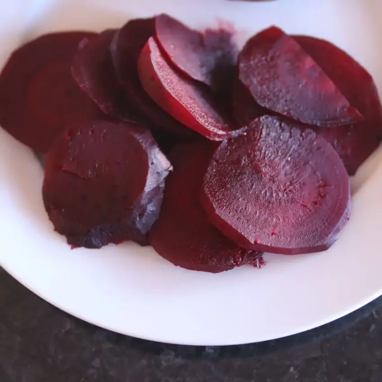 How to cook beets in the microwave in only 10 minutes