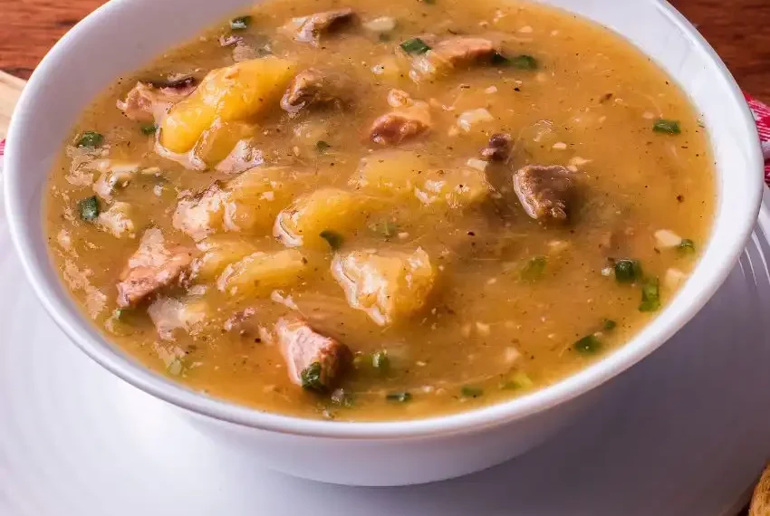 Receita de sopa de mandioca com linguiça