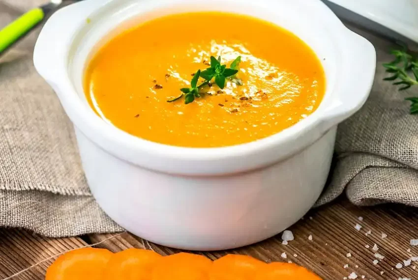 Como fazer sopa de cenoura e batata