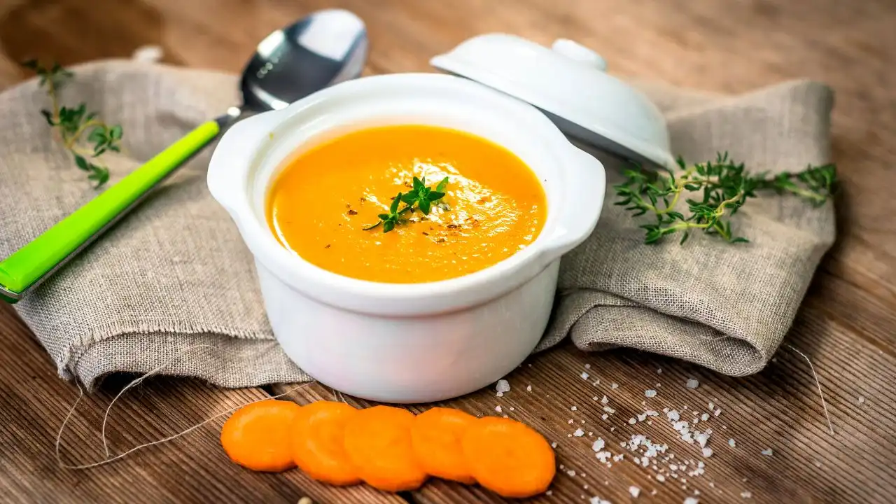 Como fazer sopa de cenoura e batata