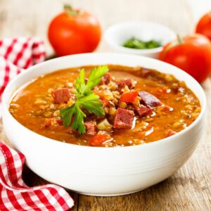 sopa de lentilha com linguiça