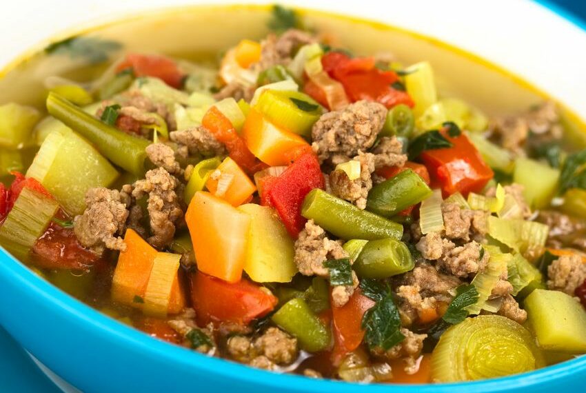 Sopa de legumes low carb com carne