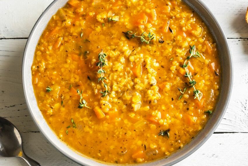 Soupe de lentilles avec des nouilles