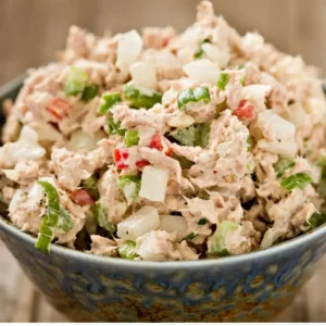 Salada de macarrão com atum