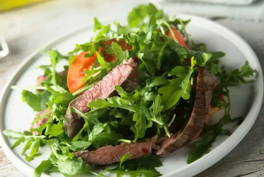 Salada de rosbife