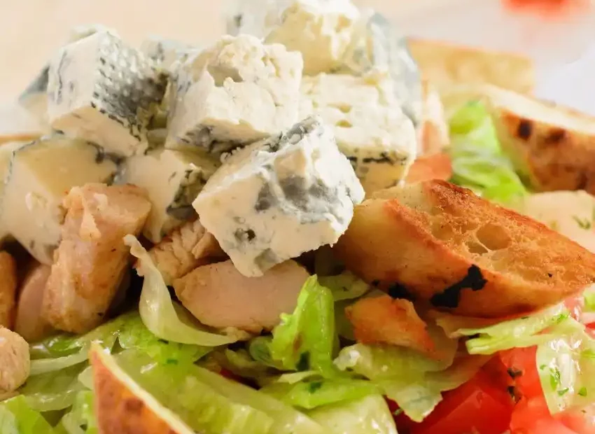 Hähnchen-Gorgonzola-Käse-Salat