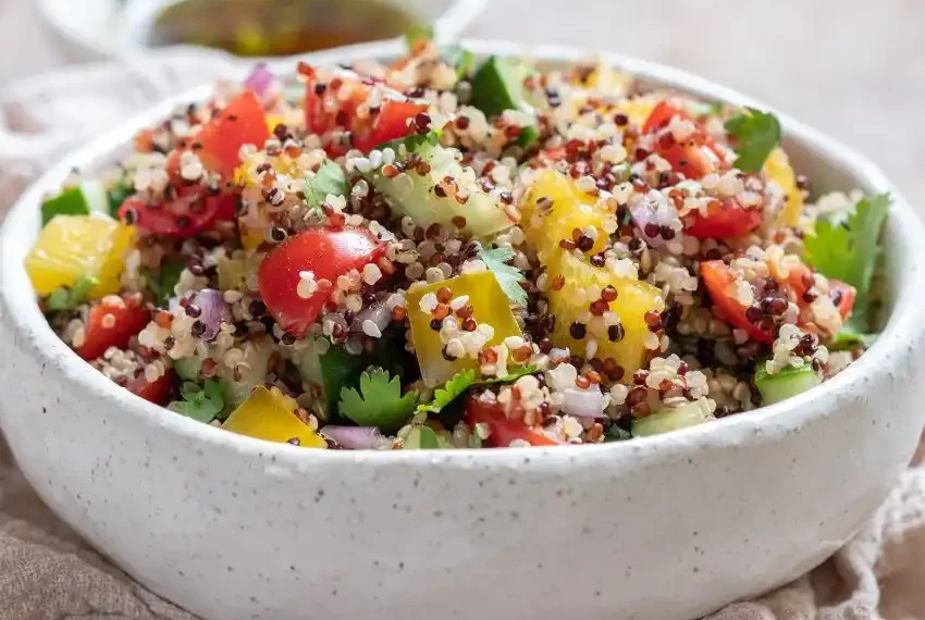 salada de quinoa com atum