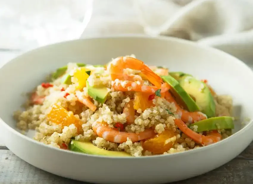 Quinoa-Salat mit Krabben