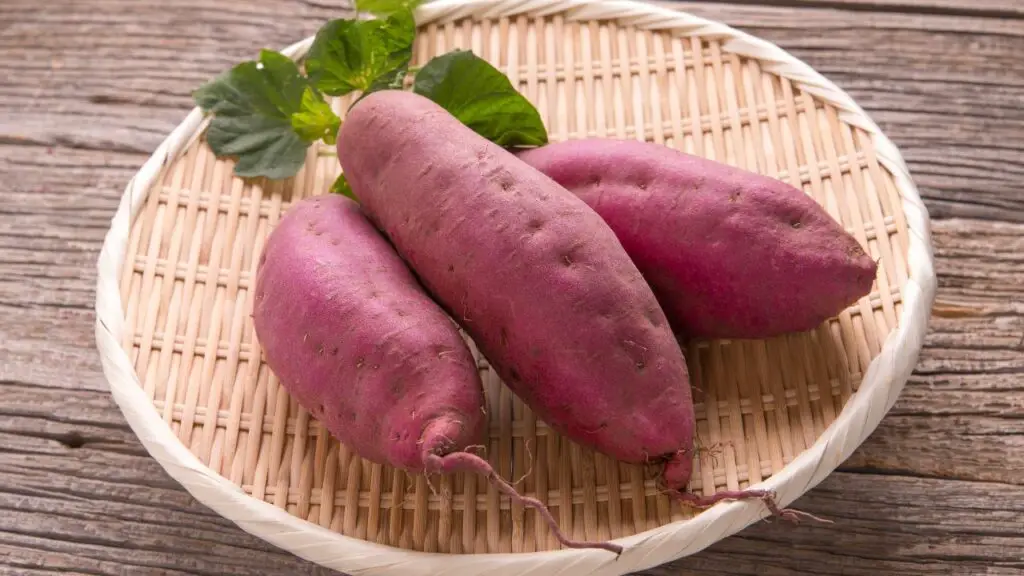 hoe zoete aardappelen te koken in de magnetron
