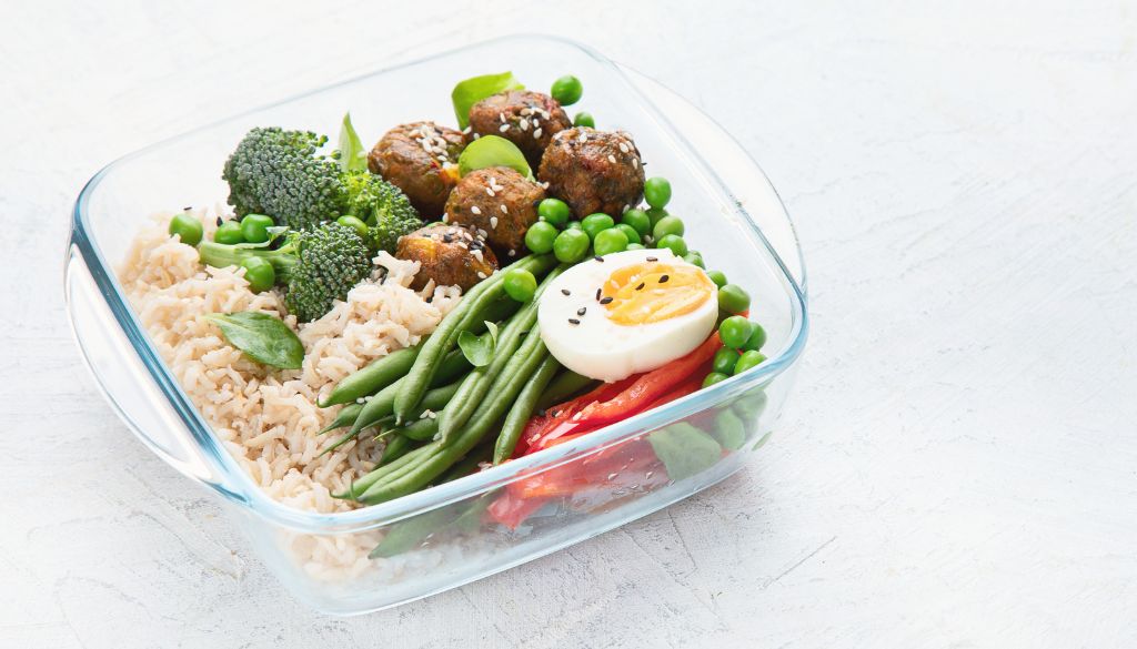 Alternatives to aluminum lunch boxes in the microwave