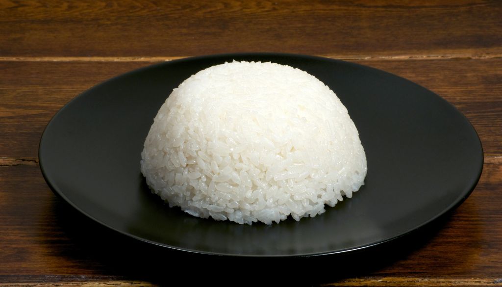 Comment chauffer du riz dans le four à micro-ondes ? 